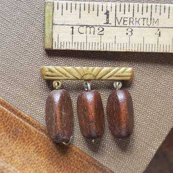 Vintage brooch |  Vintage brass and wood brooch | Wooden brooch | Vintage brass brooch