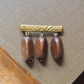 Vintage brooch |  Vintage brass and wood brooch | Wooden brooch | Vintage brass brooch