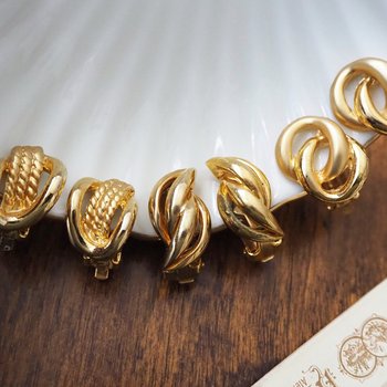 Vintage clip-on earrings | Gold tone clip-on earrings | Vintage gold tone earrings | Clip-on earrings