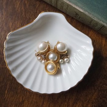 Vintage pearl earrings | Faux pearl earrings | Retro pearl earrings | Clip-on pearl earrings | Large pearl earrings