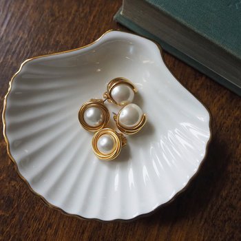 Vintage pearl earrings | Faux pearl earrings | Retro pearl earrings | Clip-on pearl earrings | Large pearl earrings