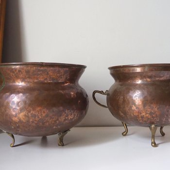 Set of two vintage copper planters | Mismatched copper planters | Round copper planters | Vintage planters with handles