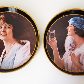 Vintage Coca Cola tin trays | Pagani Lecco Italy | Set of two vintage Coca Cola trays | Round Coca Cola trays | Coca Cola trays