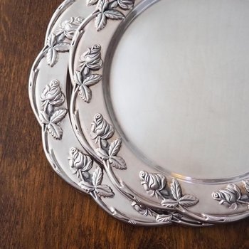 Set of two vintage alpacca silver plates | Alpacca silver platters | Vintage silver plates | Alpacca plate with roses | Floral silver plates