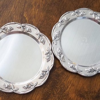 Set of two vintage alpacca silver plates | Alpacca silver platters | Vintage silver plates | Alpacca plate with roses | Floral silver plates