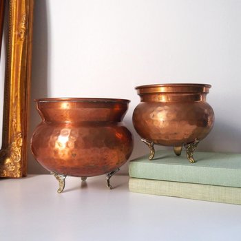 Set of two vintage copper planters | Mismatched copper planters | Small copper planters | Vintage planters with feet | Vintage planters