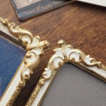 Set of two vintage photo frames | Set of two small matching vintage frames | Vintage brass picture frames | Brass and white frames