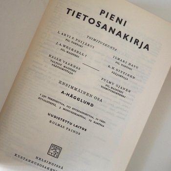 Vintage encyclopedia set | Pieni Tietosanakirja | Finnish encyclopedia set | Vintage Finnish encyclopedia | Vintage books | Finnish books