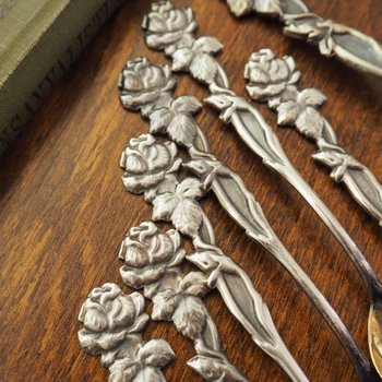 Set of six vintage teaspoons and a cake server | Vintage alpacca silver teaspoons | Vintage teaspoons | Rose teaspoon set and a cake server