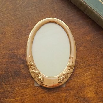 Vintage photo frame | Oval photo frame Finland | Floral picture frame | Vintage picture frame | Made in Finland